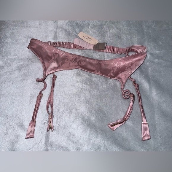 Victoria’s Secret Silky Floral Garter Belt in Pink Size Small NWT - Picture 1 of 3